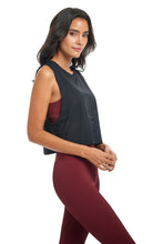 بلوزة قصيرة بدون أكمام