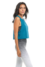 بلوزة قصيرة بدون أكمام