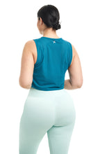 بلوزة قصيرة بدون أكمام