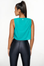 بلوزة قصيرة بدون أكمام